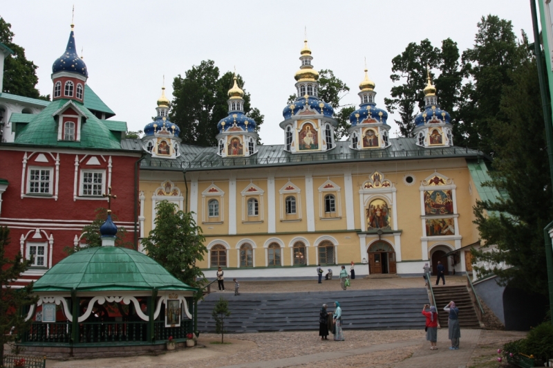 Питер-Павские маки-Псков-Изборск-Печоры-снова Павские маки-Питер