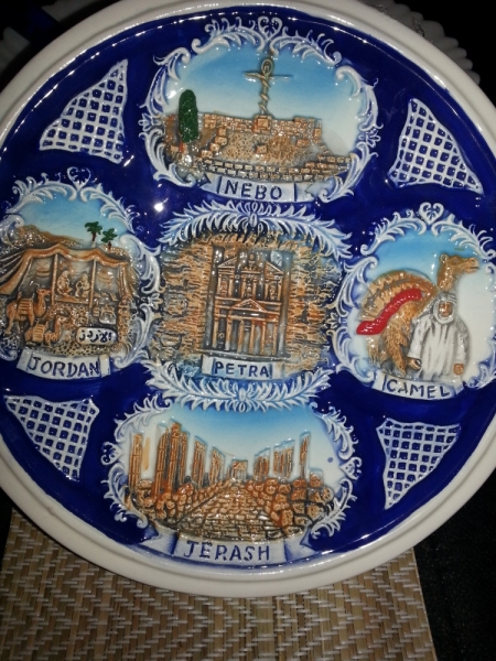 Кто коллекционирует сувенирные тарелочки?