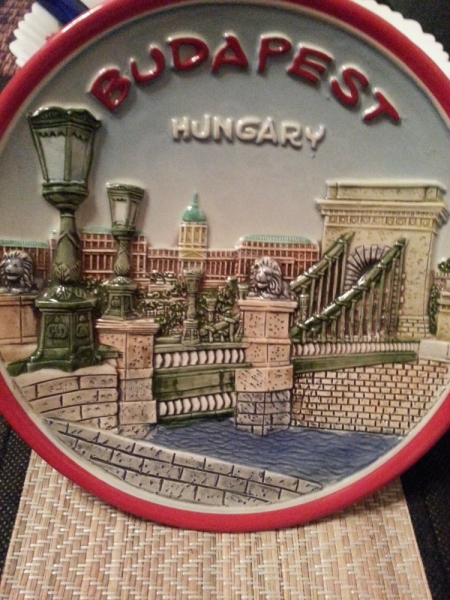 Кто коллекционирует сувенирные тарелочки?