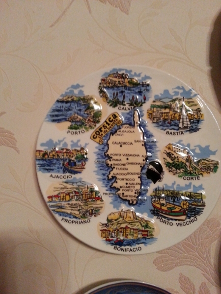 Кто коллекционирует сувенирные тарелочки?