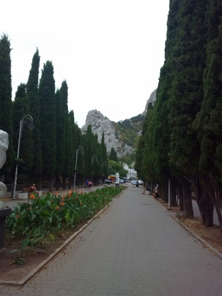 Давно считаю себя взрослой, а в Крыму никогда не бывала. Симеиз.