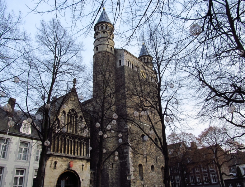 Новогодний Бенилюкс на машине