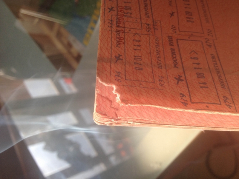 Поврежден загранпаспорт - могут быть проблемы на границе