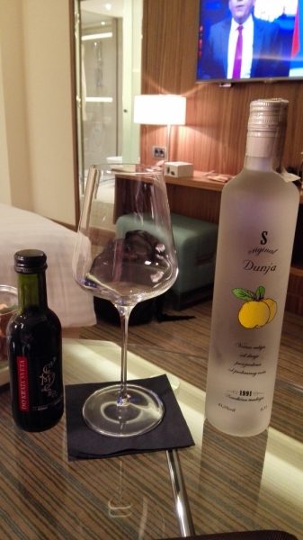 Принял на грудь, скажи что-нибудь! Трезвым вход запрещён!