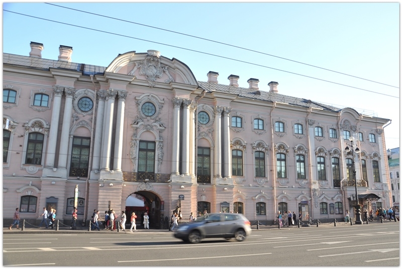 Питер: город контрастов.