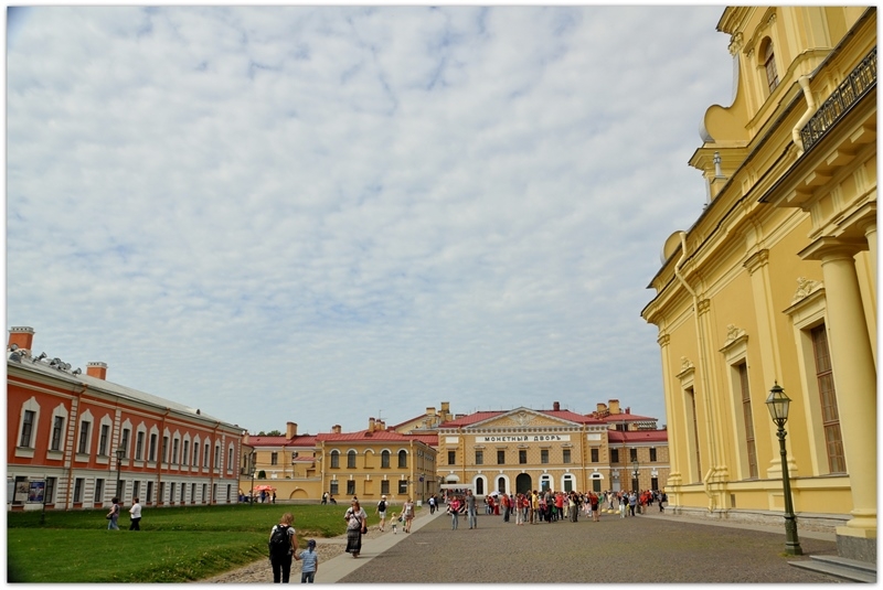 Питер: город контрастов.