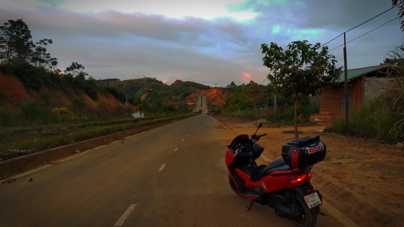 Из Тайланда на мотобайке во Вьетнам, Лаос, Камбоджу. Путешествие во Времени в Город Весны