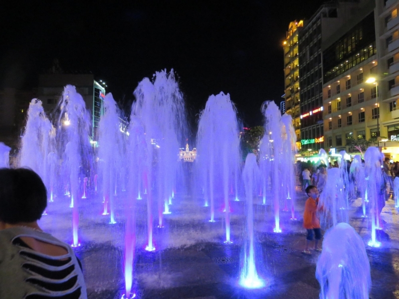 Сайгон, как он есть, много фото города. 10--11 января 2014г.