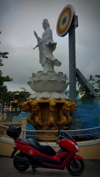 Из Тайланда на мотобайке во Вьетнам, Лаос, Камбоджу. Путешествие во Времени в Город Весны