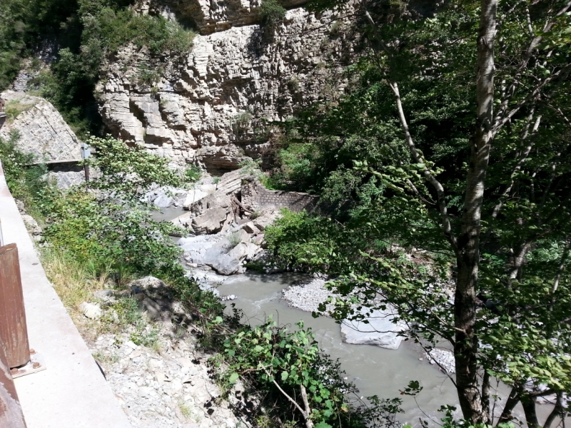 Прованс в июле 2015. Вроде банально, но с загогулиной.