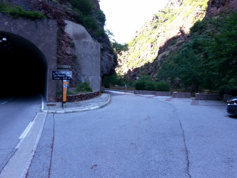 Прованс в июле 2015. Вроде банально, но с загогулиной.