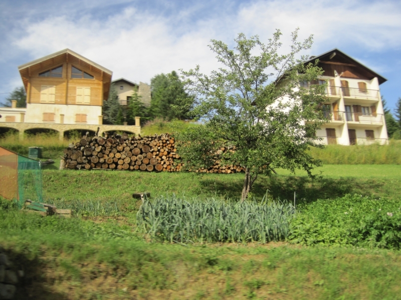 Прованс в июле 2015. Вроде банально, но с загогулиной.