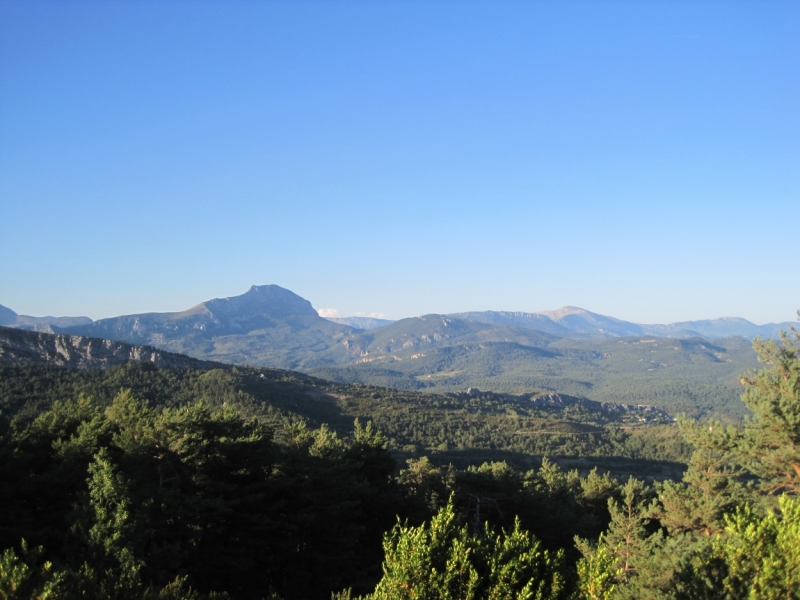 Прованс в июле 2015. Вроде банально, но с загогулиной.