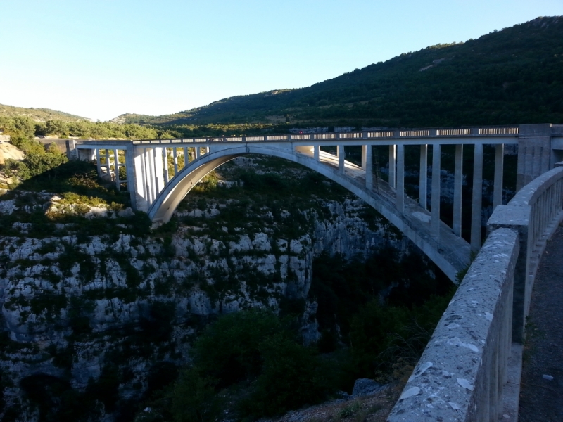 Прованс в июле 2015. Вроде банально, но с загогулиной.