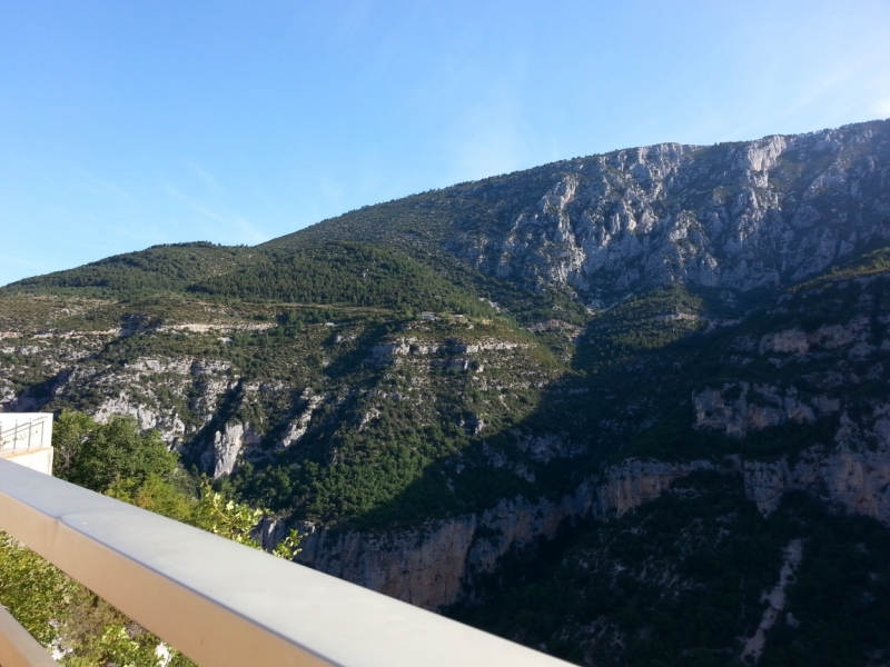 Прованс в июле 2015. Вроде банально, но с загогулиной.