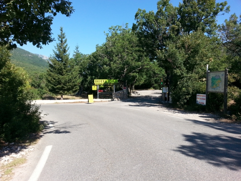 Прованс в июле 2015. Вроде банально, но с загогулиной.