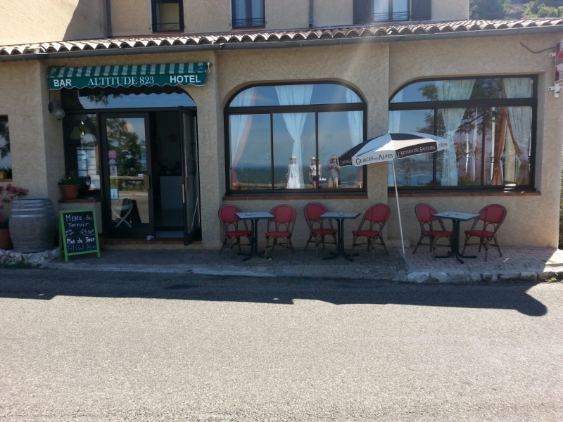 Прованс в июле 2015. Вроде банально, но с загогулиной.