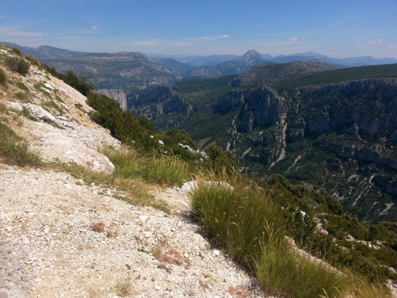 Прованс в июле 2015. Вроде банально, но с загогулиной.