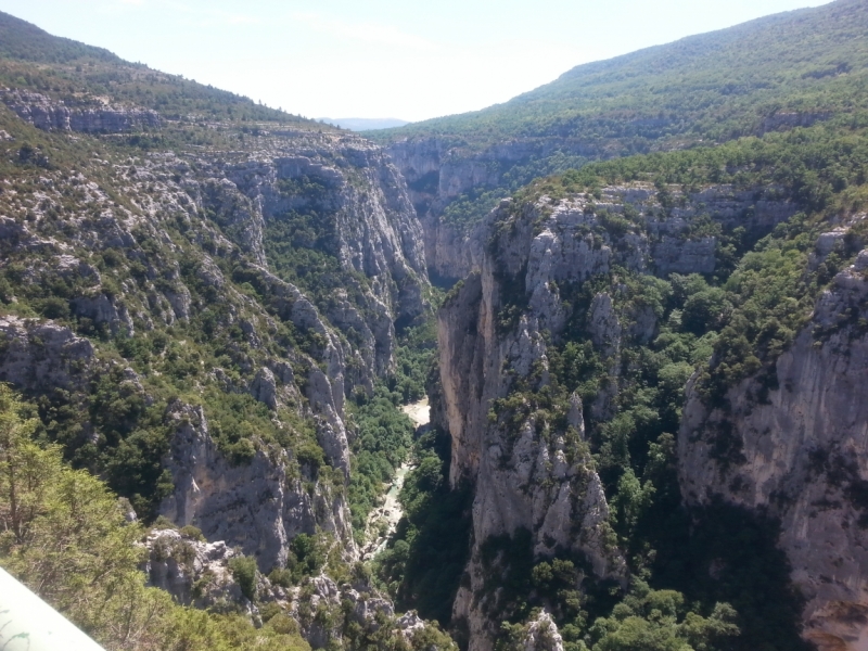 Прованс в июле 2015. Вроде банально, но с загогулиной.