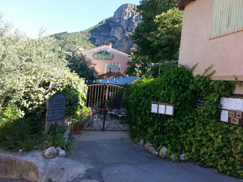 Прованс в июле 2015. Вроде банально, но с загогулиной.