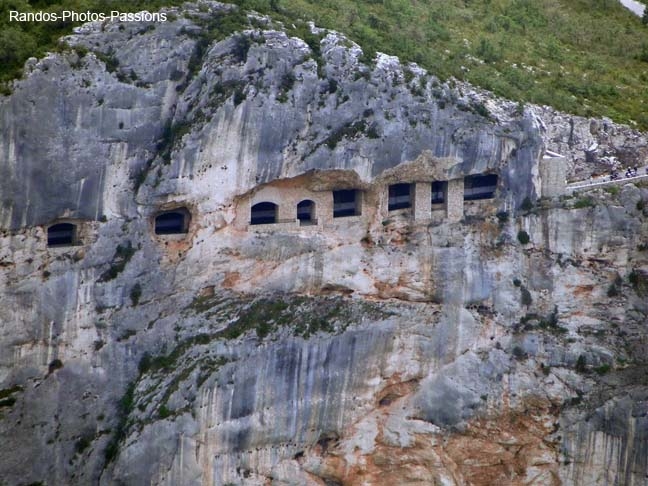 Прованс в июле 2015. Вроде банально, но с загогулиной.