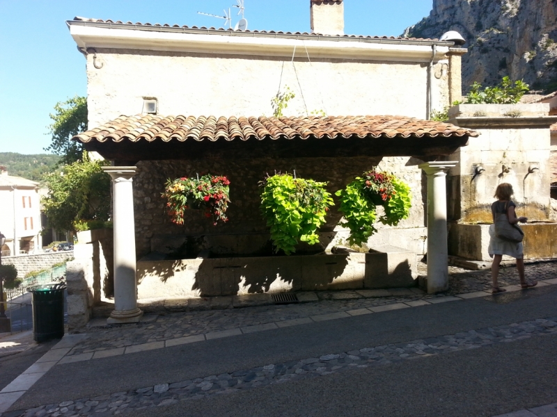 Прованс в июле 2015. Вроде банально, но с загогулиной.