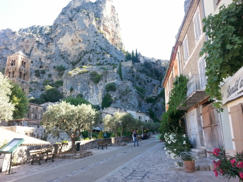 Прованс в июле 2015. Вроде банально, но с загогулиной.