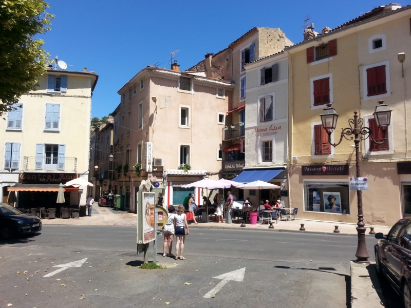 Прованс в июле 2015. Вроде банально, но с загогулиной.