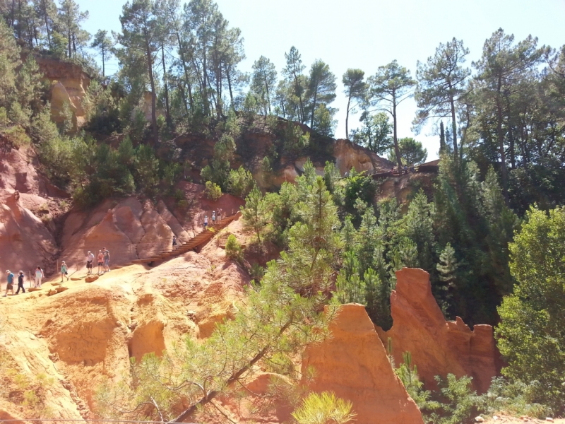 Прованс в июле 2015. Вроде банально, но с загогулиной.
