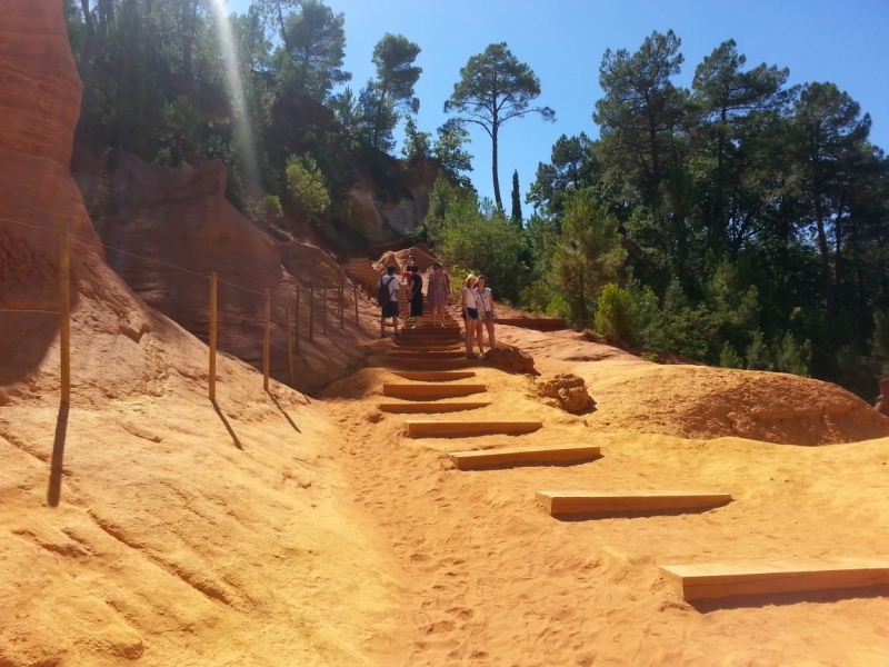 Прованс в июле 2015. Вроде банально, но с загогулиной.