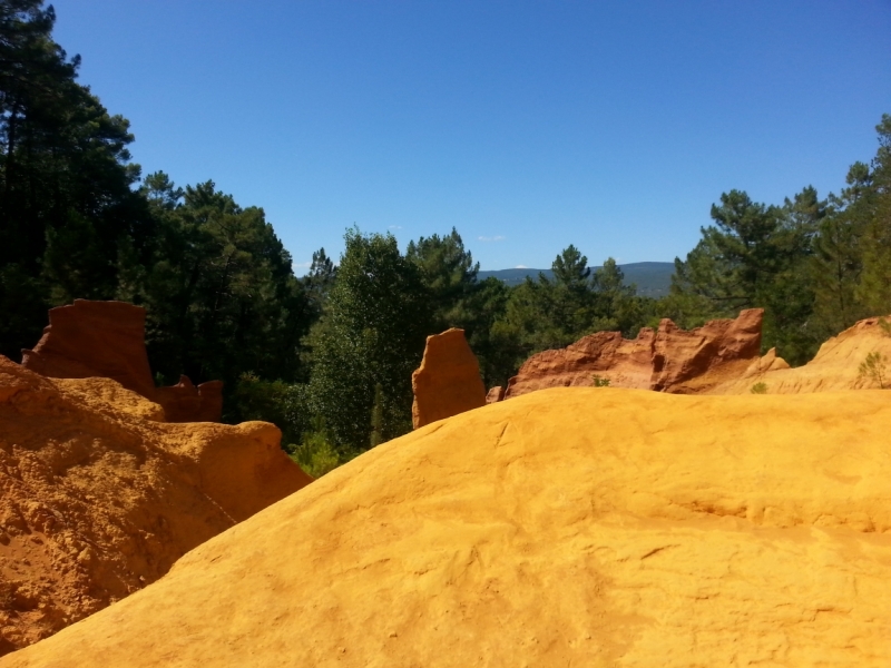 Прованс в июле 2015. Вроде банально, но с загогулиной.