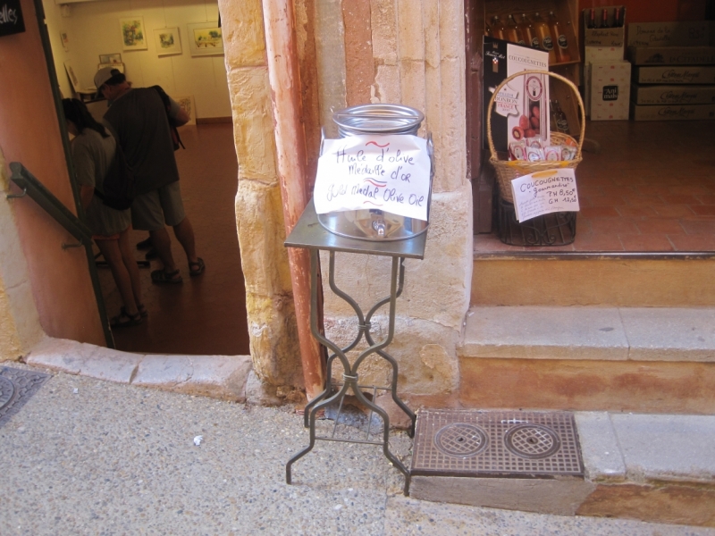 Прованс в июле 2015. Вроде банально, но с загогулиной.