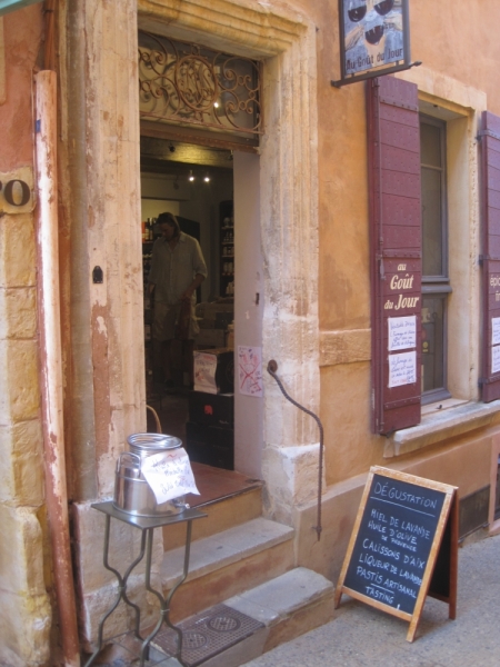 Прованс в июле 2015. Вроде банально, но с загогулиной.