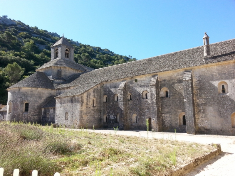 Прованс в июле 2015. Вроде банально, но с загогулиной.