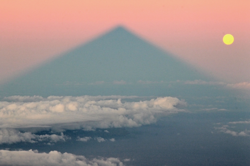 Утренняя тень Тейде (La sombra del Teide al amanecer)