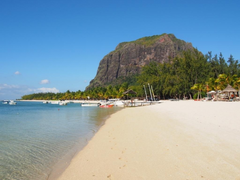 «Сначала Бог увидел Маврикий, а потом  создал рай. По его образу и подобию» Марк Твен