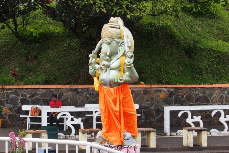 «Сначала Бог увидел Маврикий, а потом  создал рай. По его образу и подобию» Марк Твен