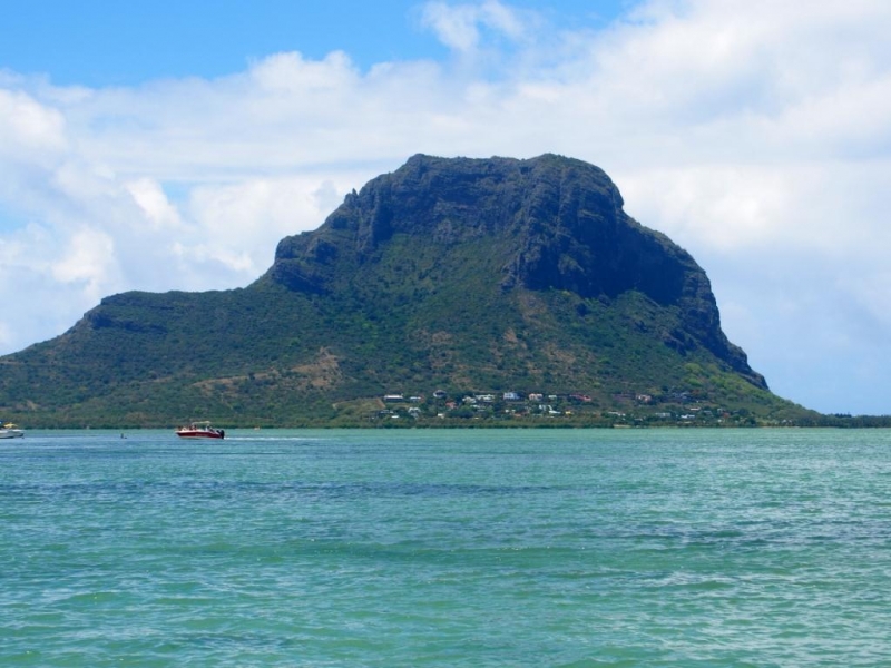 «Сначала Бог увидел Маврикий, а потом  создал рай. По его образу и подобию» Марк Твен