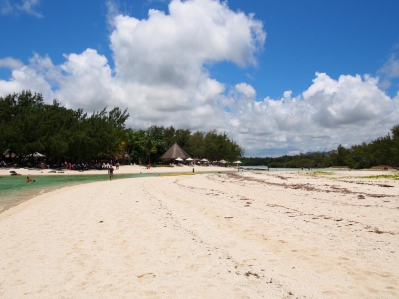 «Сначала Бог увидел Маврикий, а потом  создал рай. По его образу и подобию» Марк Твен