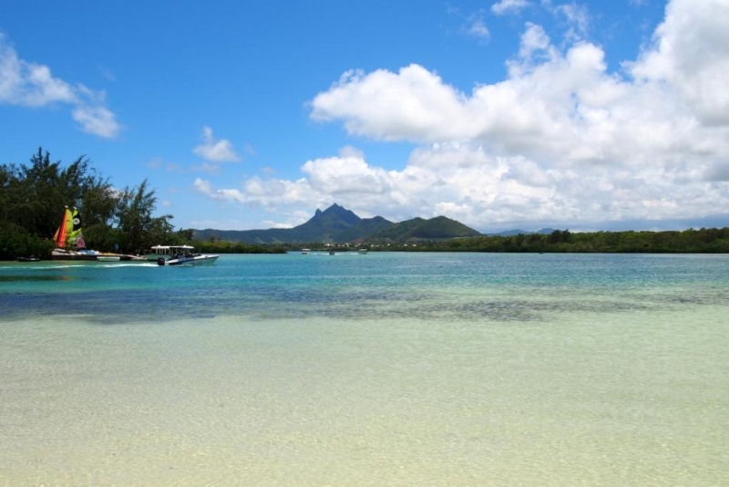 «Сначала Бог увидел Маврикий, а потом  создал рай. По его образу и подобию» Марк Твен