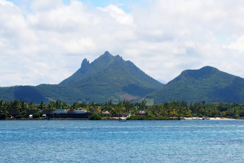 «Сначала Бог увидел Маврикий, а потом  создал рай. По его образу и подобию» Марк Твен