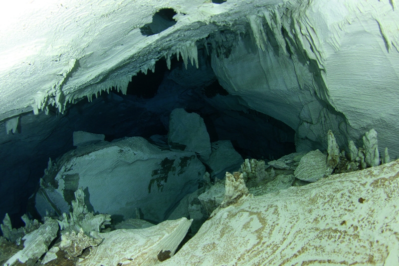 Поменял BCD на SideMount, открытую воду на пещеры...