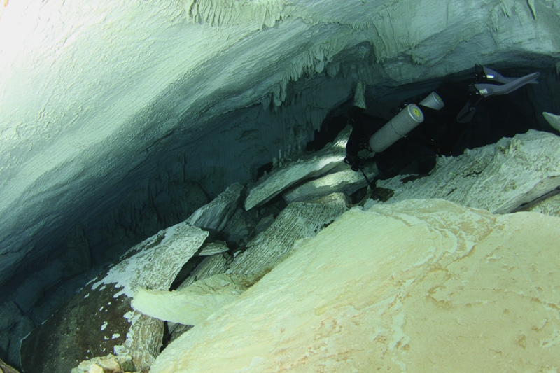 Поменял BCD на SideMount, открытую воду на пещеры...