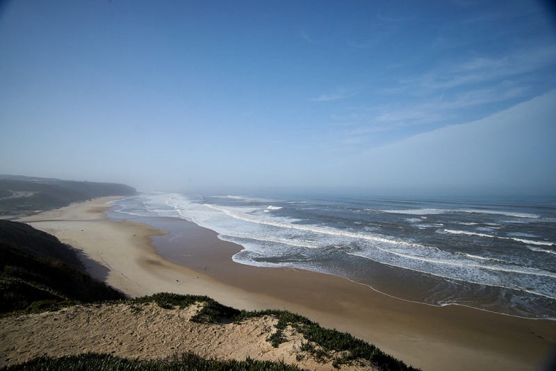 Большие волны в Португалии