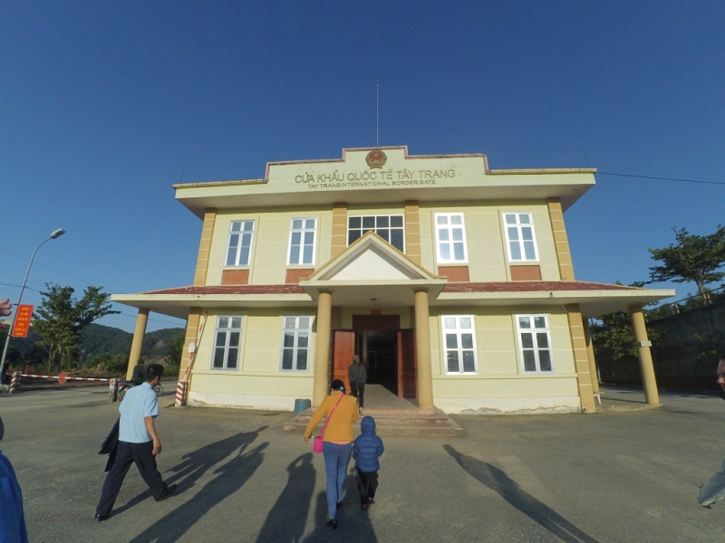 С севера на юг через Лаос