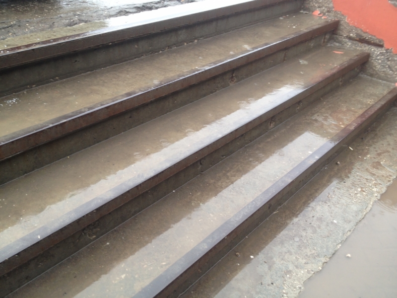 Принял на грудь, скажи что-нибудь! Трезвым вход запрещён!