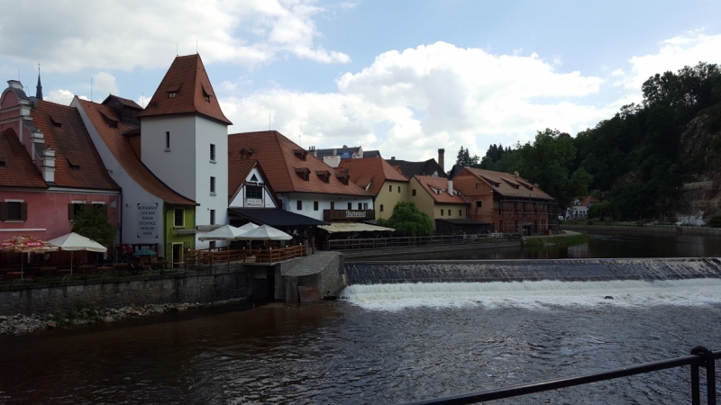 Разделить расходы на экскурсии 10.06.16 по Чески Крумлову .