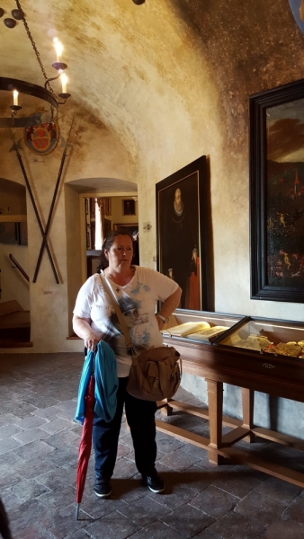 Разделить расходы на экскурсии 10.06.16 по Чески Крумлову .