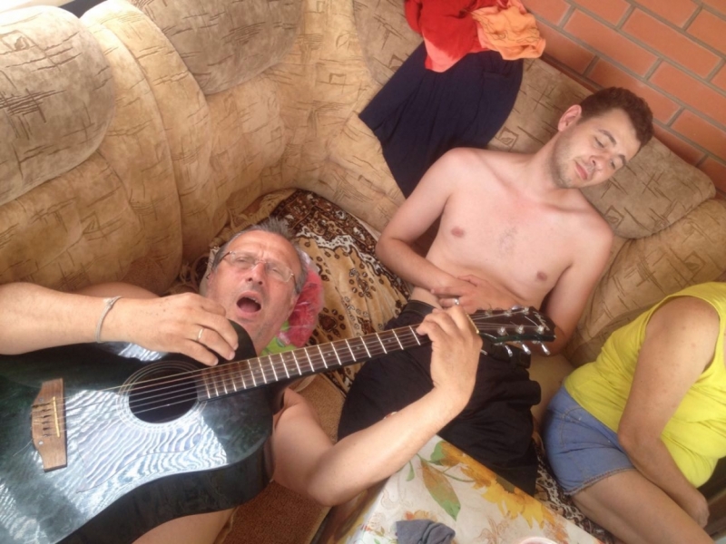 Принял на грудь, скажи что-нибудь! Трезвым вход запрещён!