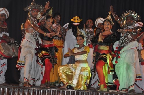 Шри-Ланка: страна смеющихся людей и собак.